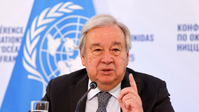 Le Secrétaire général de l'ONU, Antonio Guterres, s'adresse au public lors d'une conférence de presse au deuxième jour de la Conférence des Nations Unies sur les océans (UNOC3), à Nice, sur la Côte d'Azur, le 10 juin 2025. Le 9 juin 2025, les dirigeants mondiaux ont appelé à l'adoption de règles strictes pour régir l'exploitation minière en eaux profondes et ont mis en garde contre la course à l'exploitation des fonds marins, dans une réprimande à peine voilée du président des États-Unis.