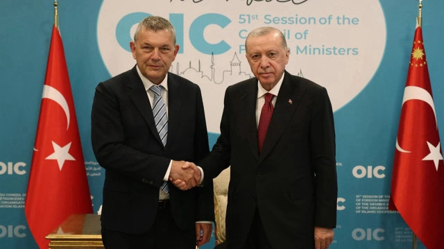 أردوغان يلتقي المفوض العام للأونروا بإسطنبول