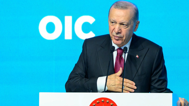 Le président turc Recep Tayyip Erdogan s'exprime lors de la 51e session du Conseil des ministres des affaires étrangères de l'Organisation de la coopération islamique (OCI) à Istanbul, le 21 juin 2025.