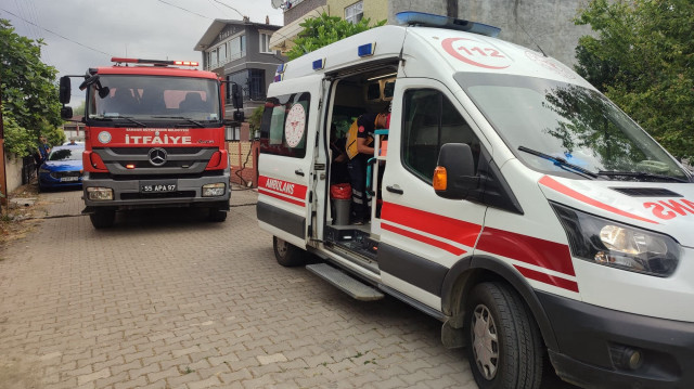 İtfaiye ekiplerince söndürülen yangında evde hasar oluştu.