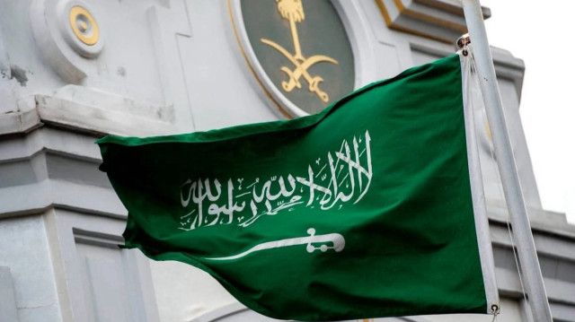 السعودية تدين الضربات الأمريكية على إيران وتدعو لحل سياسي