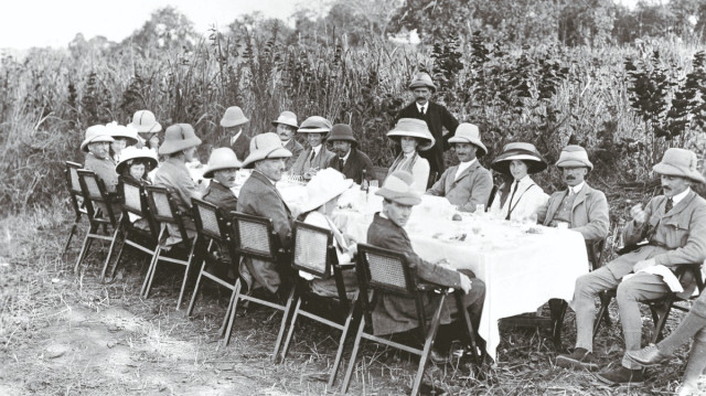 Hindistan'ı ziyaret eden İngiliz Kraliyet Ailesi (1911).