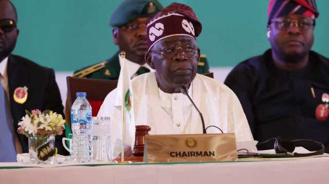 Le président du Nigeria et de la Communauté économique des États de l'Afrique de l'Ouest (CEDEAO), Bola Ahmed Tinubu, lors de la 66e session ordinaire de l'Autorité des chefs d'État et de gouvernement de la CEDEAO, à Abuja, le 15 décembre 2024. Les dirigeants ouest-africains du groupe régional de la CEDEAO se sont réunis le 15 décembre 2024 pour un sommet avec trois nations membres dirigées par des gouvernements militaires sur le point de quitter le bloc.