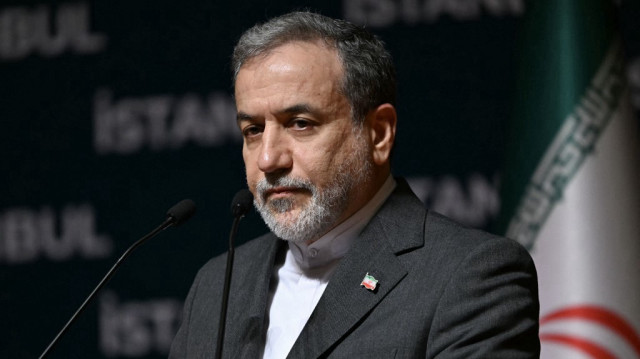 Le ministre iranien des Affaires étrangères, Abbas Araghchi, lors d'une conférence de presse au centre de congrès Lutfi Kırdar, en marge de la 51e session du Conseil des ministres des Affaires étrangères de l'Organisation de la coopération islamique (OCI), à Istanbul, le 22 juin 2025.