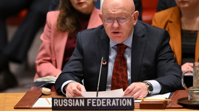 L’ambassadeur russe auprès des Nations unies, Vassily Nebenzia, prend la parole lors d’une réunion du Conseil de sécurité de l’ONU consacrée au conflit Israël-Iran, au siège des Nations unies à New York, le 20 juin 2025.