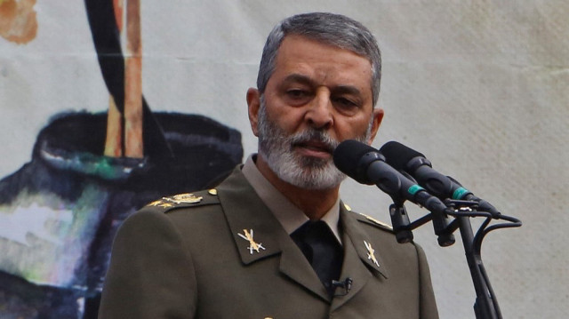 Le commandant en chef de l'armée iranienne, le général de division Abdolrahim Mousavi, s'exprime lors d'un rassemblement devant l'ancienne ambassade des États-Unis dans la capitale Téhéran, le 4 novembre 2019, à l'occasion du 40e anniversaire de la crise des otages en Iran.