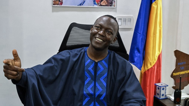 Le Premier ministre tchadien, ancien opposant rallié au pouvoir militaire et candidat à la présidence de transition, Succes Masra, s'adresse aux médias dans sa résidence de N'Djamena, le 8 mai 2024, deux jours après l'élection présidentielle.