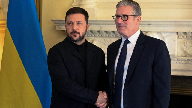 Премьер-министр Великобритании Кир Стармер (справа) и президент Украины Владимир Зеленский 