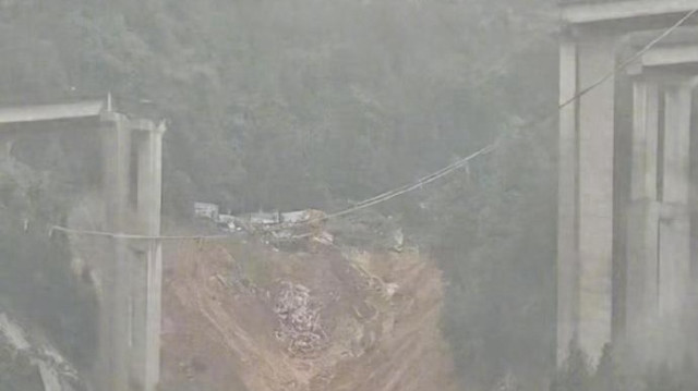Des pluies torrentielles provoquent un glissement de terrain et l’effondrement d’un pont dans le Guizhou.