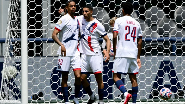Le défenseur marocain du Paris Saint-Germain,  Achraf Hakimi, célèbre le deuxième but de son équipe lors du match du groupe B de la Coupe du monde des clubs 2025 entre les Seattle Sounders (États-Unis) et le Paris Saint-Germain (France), au stade Lumen Field de Seattle, le 23 juin 2025.