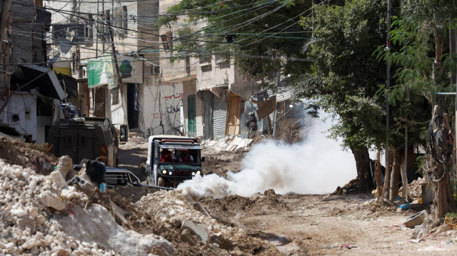 جيش الاحتلال الإسرائيلي يهدم منزلا ومحال تجارية فلسطينية شمال الضفة