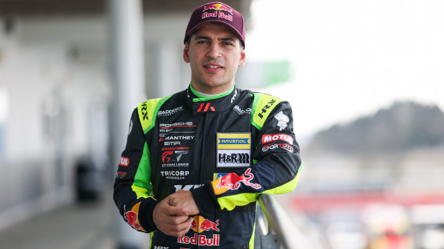 Milli pilot Ayhancan Güven.