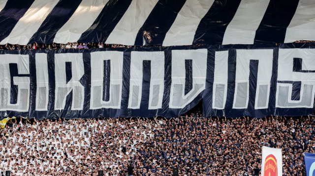 Des supporters des Girondins de Bordeaux au stade Matmut Atlantique de Bordeaux, le 2 juin 2023. 