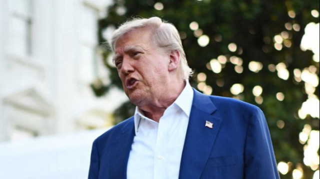 Le président américain Donald Trump s'adresse à la presse avant de monter à bord de Marine One depuis la pelouse sud de la Maison Blanche à Washington, DC, le 24 juin 2025, pour assister au sommet des chefs d'État et de gouvernement de l'OTAN à La Haye.