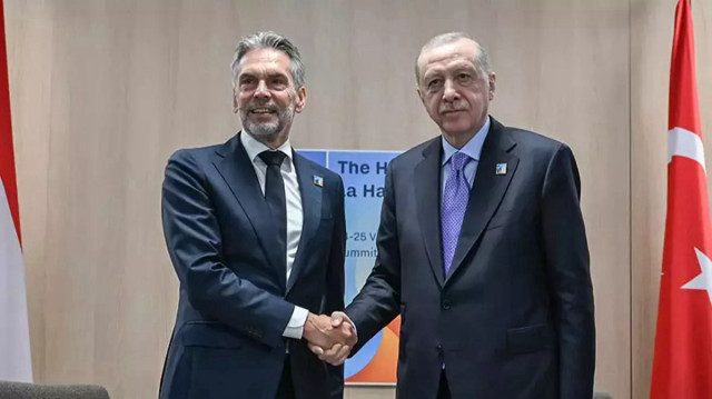 لاهاي.. أردوغان يلتقي رئيس وزراء هولندا