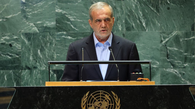Masoud Pezeshkian, président de l'Iran, s'exprime lors de l'Assemblée générale des Nations Unies (AGNU) au siège des Nations Unies le 24 septembre 2024 à New York.