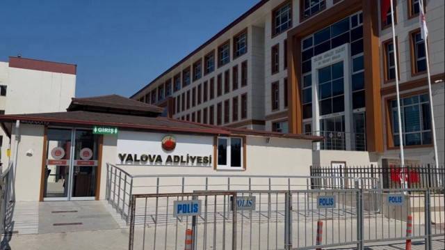 Yalova'da tartıştığı arkadaşının boğazını keserek öldürdü