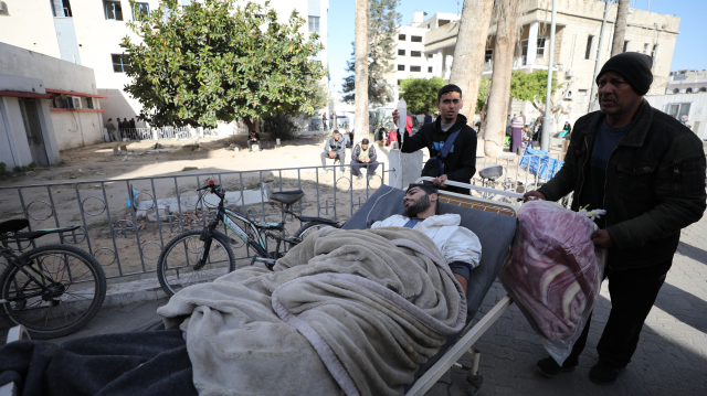 İsrail ablukasındaki Gazze'de, hastalar tedavi olamadıkları için hayatını kaybediyor.