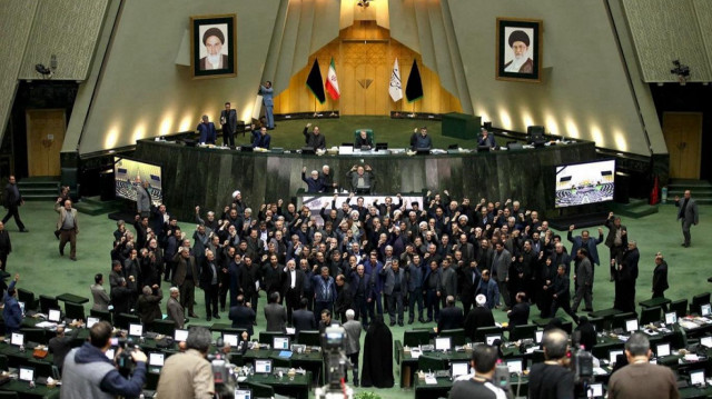 برلمان إيران يوافق على تعليق التعاون مع "الطاقة الذرية"