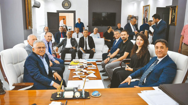 Toplantıda talepler ile altyapıdan sosyal projelere kadar birçok başlık ele alındı.