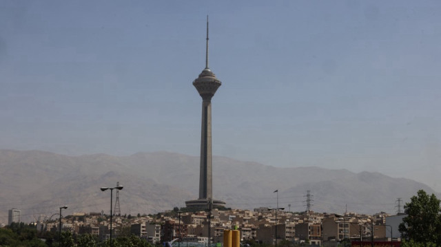 Vue générale de la capitale iranienne Téhéran et de sa tour Milad (C), le 24 juin 2025. Le 24 juin, les médias iraniens ont annoncé qu'une frappe israélienne dans le nord du pays avait tué neuf personnes, avant l'annonce par le président américain du début d'un cessez-le-feu entre Israël et l'Iran.