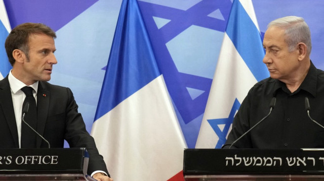 Le Premier ministre israélien Benjamin Netanyahu (à droite) et le président français Emmanuel Macron (à gauche) tiennent une conférence de presse conjointe à Jérusalem, le 24 octobre 2023.
