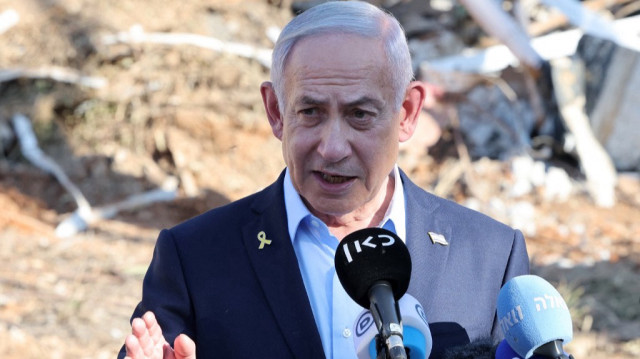 Le Premier ministre israélien Benjamin Netanyahu fait une déclaration lors d'une visite sur le site de l'Institut Weizmann des sciences, qui a été touché par un tir de missile iranien, dans la ville centrale de Rehovot, le 20 juin 2025.
