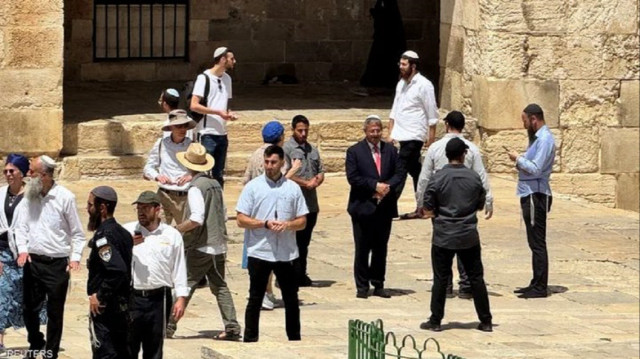 بن غفير يسمح للمستوطنين بالرقص والغناء أثناء اقتحام المسجد الأقصى