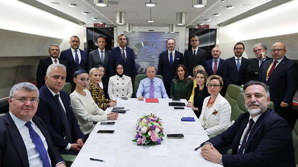 Cumhurbaşkanı Recep Tayyip Erdoğan, Hollanda dönüşü uçakta gazetecilerin sorularını yanıtladı.