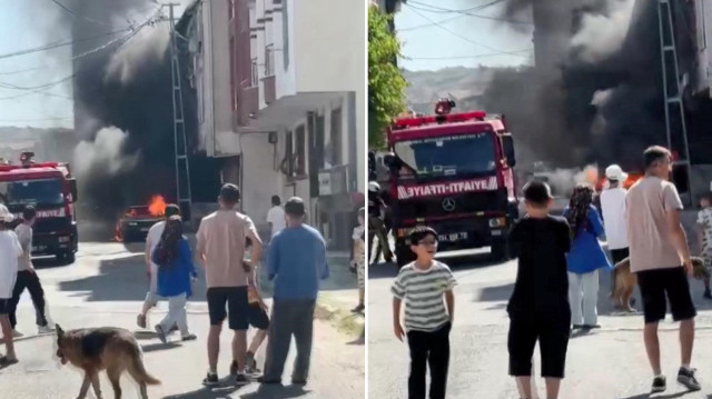 Arnavutköy'de park halindeki araç alev alev yandı; yangın bitişikteki binaya sıçradı.