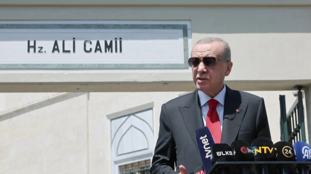 Cumhurbaşkanı Recep Tayyip Erdoğan, cuma namazını Üsküdar'daki Hz. Ali Camisi'nde kıldı.