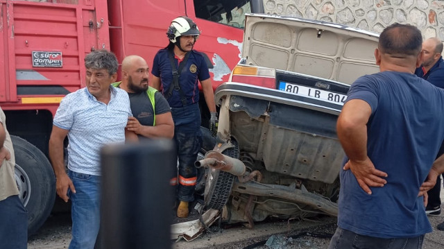 Jandarma, kamyon sürücüsünü gözaltına aldı.