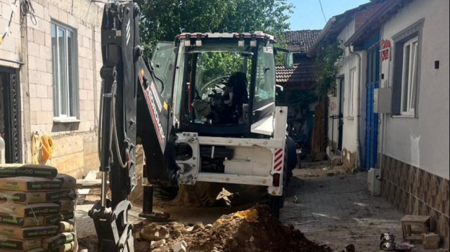 Patlama sonucu yaralananlardan birinin durumunun ciddi olduğu öğrenildi.