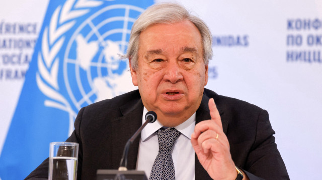 Le Secrétaire général de l'ONU, Antonio Guterres, s'adresse au public lors d'une conférence de presse au deuxième jour de la Conférence des Nations Unies sur les océans (UNOC3), à Nice, sur la Côte d'Azur, le 10 juin 2025. Le 9 juin 2025, les dirigeants mondiaux ont appelé à l'adoption de règles strictes pour régir l'exploitation minière en eaux profondes et ont mis en garde contre la course à l'exploitation des fonds marins, dans une réprimande à peine voilée du président des États-Unis.