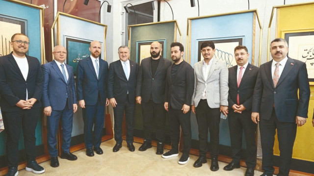  'Adil-i Mutlak' Hat Eserleri Sergisi, Bursa’da sanatseverlerle buluştu. 