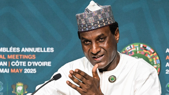 Le Premier ministre du Niger, Ali Lamine Zein, s'exprime lors d'une séance de discussion à l'occasion de l'assemblée annuelle du groupe de la Banque africaine de développement, à Abidjan, le 27 mai 2025.