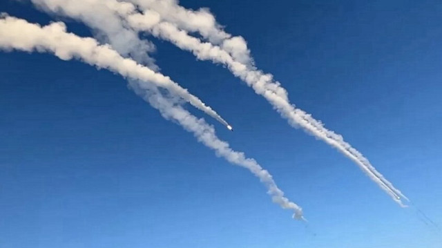 روسيا تستهدف منشآت صناعية عسكرية ومصافي نفط بأوكرانيا