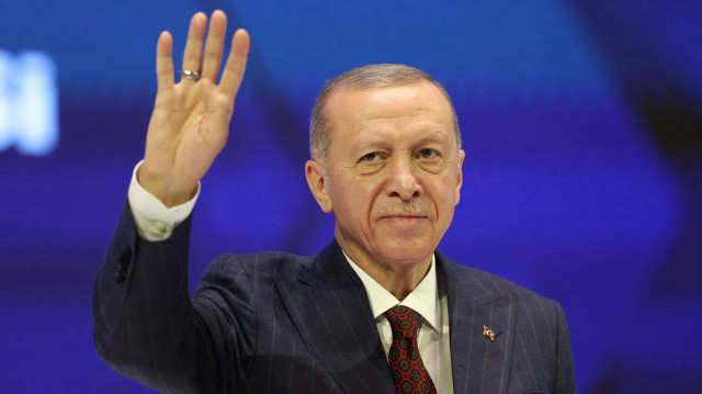 Cumhurbaşkanı Yardımcısı Yılmaz başkanlığındaki 11 kişilik yeni anayasa komisyonunun ilk toplantısının, yarın Cumhurbaşkanlığı Külliyesi'nde yapılması bekleniyor