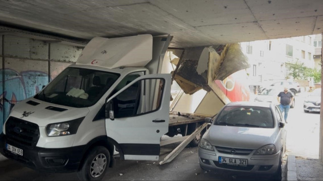 Bayrampaşa'da kayonet alt geçide sıkıştı