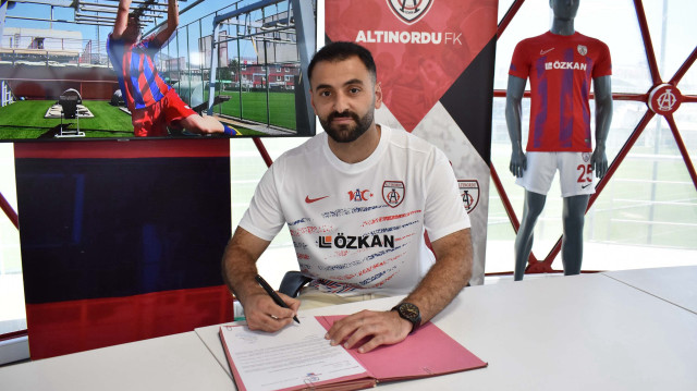 Tahsin Çakmak'ın bir sezon daha sözleşmesi bulunuyordu.
