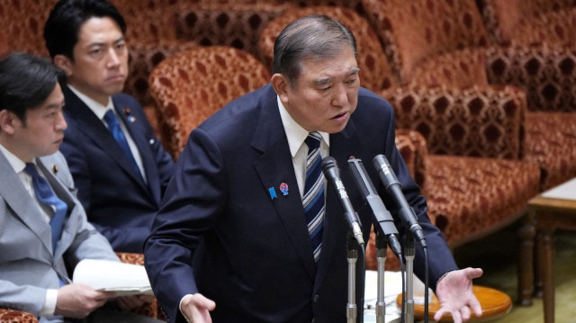 Le Premier ministre japonais Shigeru Ishiba répond à des questions lors d'une session du comité budgétaire de la Chambre des conseillers au Parlement de Tokyo, le 2 juin 2025.
