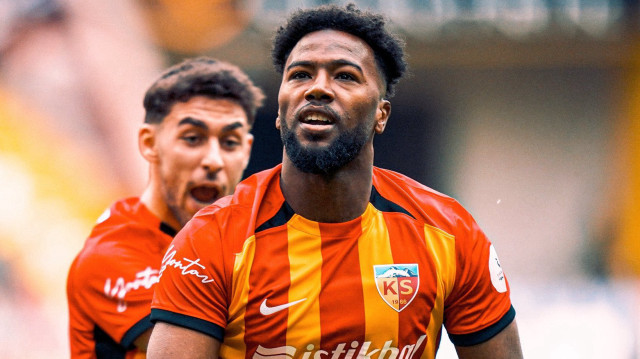 Duckens Nazon'un Kayserispor'la bir sezon daha sözleşmesi bulunuyor.