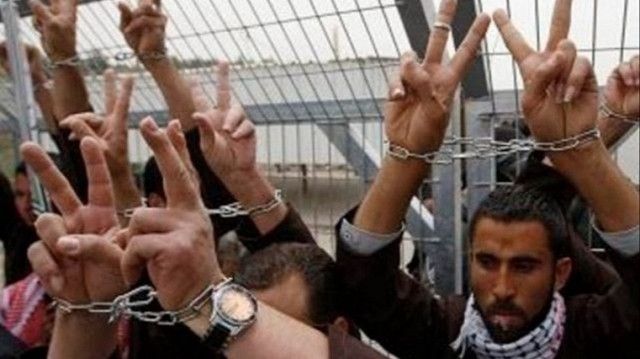 "حماس" تحذر من خطورة وضع الأسرى بسجون الاحتلال وتدعو لوقف الجرائم