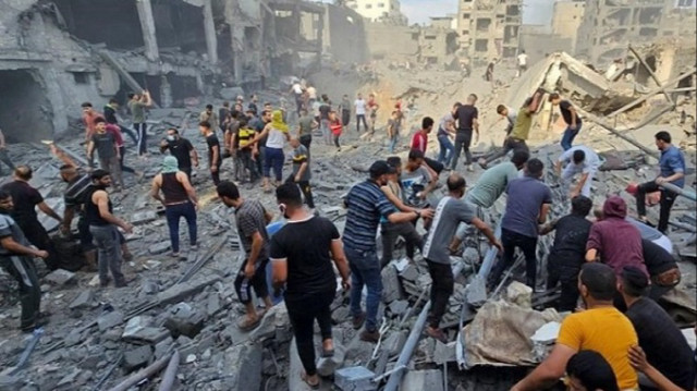 استشهاد 10 فلسطينيين بينهم طفلان بقصف الاحتلال على غزة