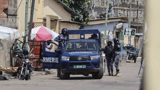 Des membres de la gendarmerie togolaise sont vus en train d'opérer à Lomé le 6 juin 2025. Au moins sept personnes ont été tuées et de nombreuses autres blessées lors des récentes manifestations anti-gouvernementales dans la capitale togolaise, Lomé, selon les estimations fournies à la presse par des groupes civiques dimanche.