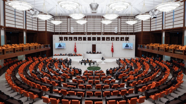 Türk Silahlı Kuvvetleri Personel Kanunu'nda yapılan düzenlemeleri de içeren torba teklifi Meclis Başkanlığı'na sunuldu.