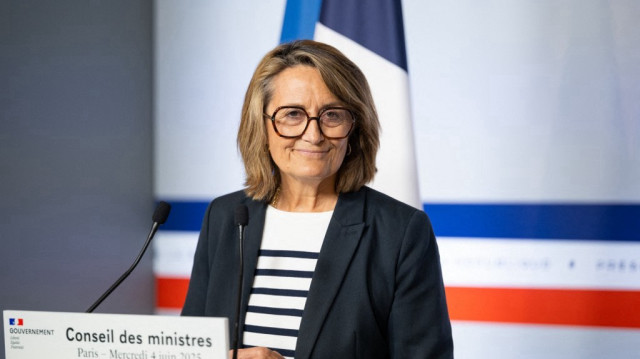 La ministre déléguée française et porte-parole du gouvernement, Sophie Primas, s'adresse à la presse après le conseil des ministres hebdomadaire au palais présidentiel de l'Elysée, à Paris, le 4 juin 2025.