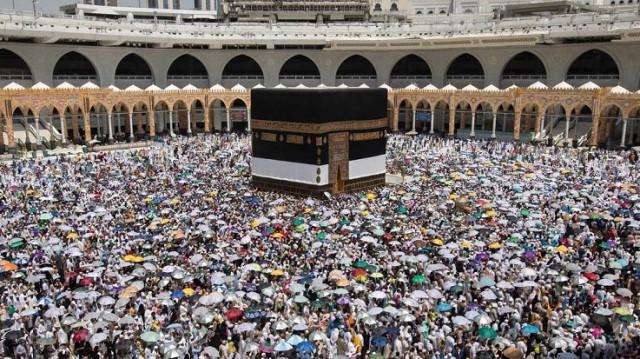 الحجاج يواصلون التوافد على منى لقضاء "يوم التروية" أول مناسك الحج