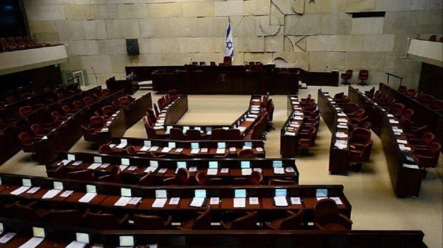 إعلام إسرائيلي: "شاس" يقرر دعم حل الكنيست وإسقاط حكومة نتنياهو