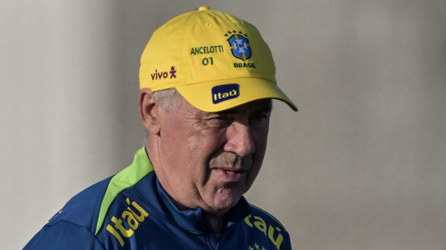 L'entraîneur italien du Brésil, Carlo Ancelotti, dirige une séance d'entraînement à São Paulo, le 2 juin 2025, en amont du match de qualification pour la Coupe du monde 2026 contre l'Équateur prévu le 5 juin.